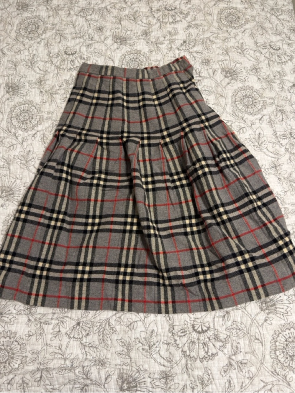 Burberrys Plaid A-Line Midi Skirt in Gray with Red Windowpane